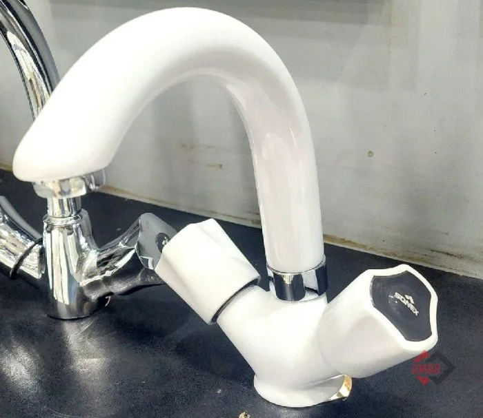 Basinmixer round white 7673