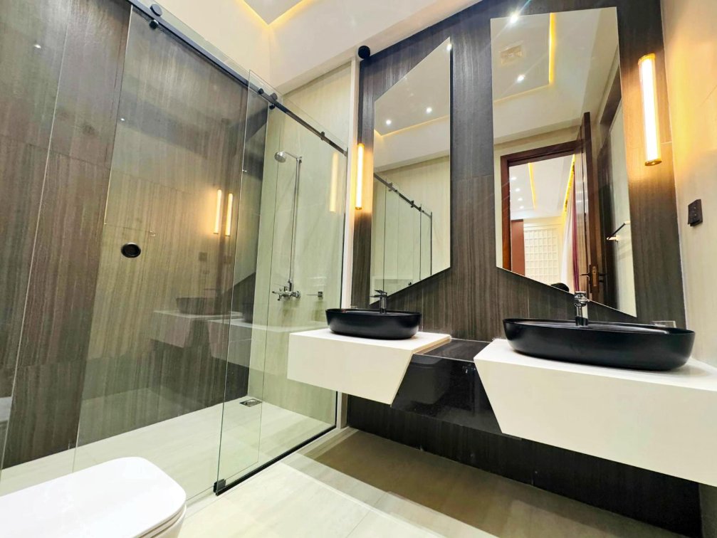 Twin vessel sink bathroom